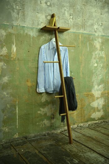 Stummer Diener aus holz