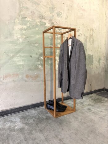 TB.21.1 Modern Holz Herrendiener